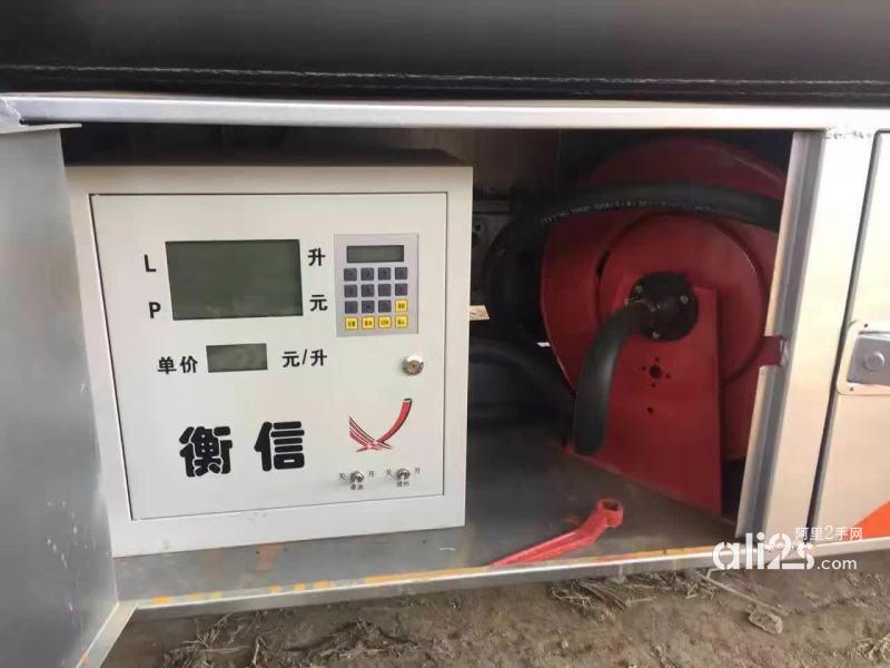 
二手油罐车 二手加油车 正规公司生产
