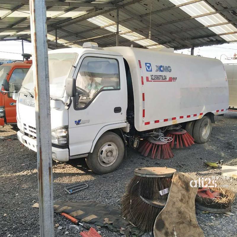 
低价转让二手道路清扫车 扫地车 扫路车
