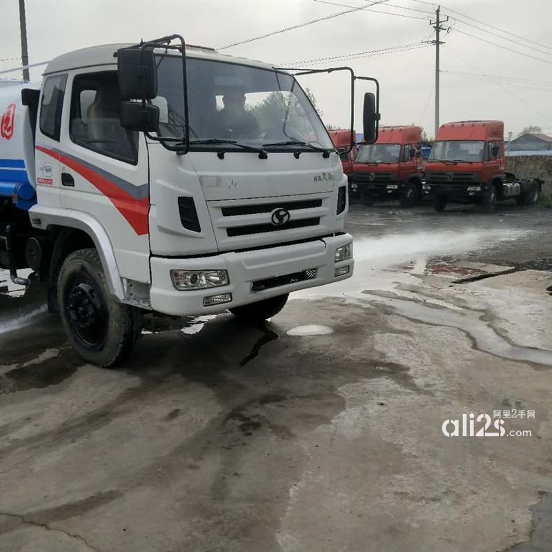 
厂家直销二手洒水车,不上户洒水车,上户洒水车,福田2吨,福田5吨,东风税铃5吨
