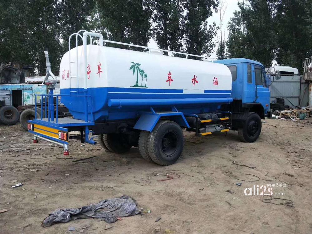 
出售二手洒水车，10吨洒水车
