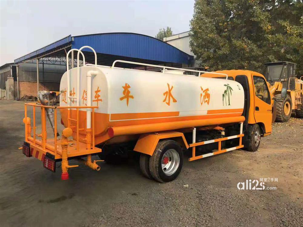 
出售二手洒水车，6吨洒水车
