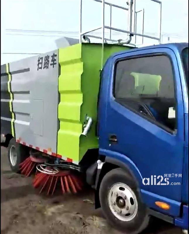 
出售二手清扫车，多功能清扫车
