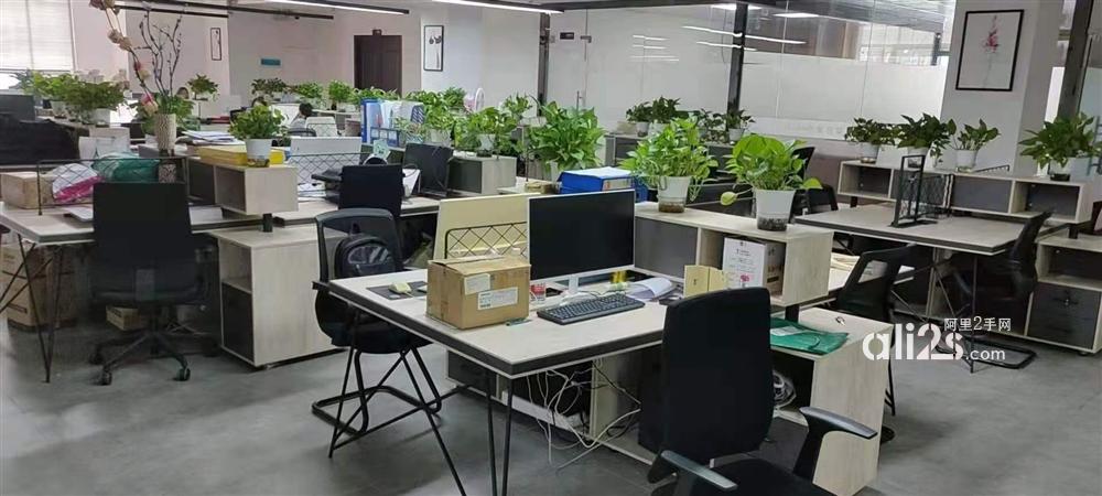 
高价回收办公家具、办公桌、老板桌 办公设备（批量回收）办公用品（批量回收）

