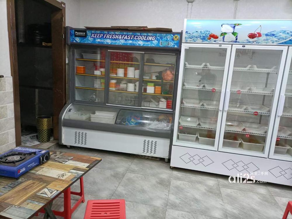 
广州回收饭店物资,二手厨房设备,灶具冰柜
