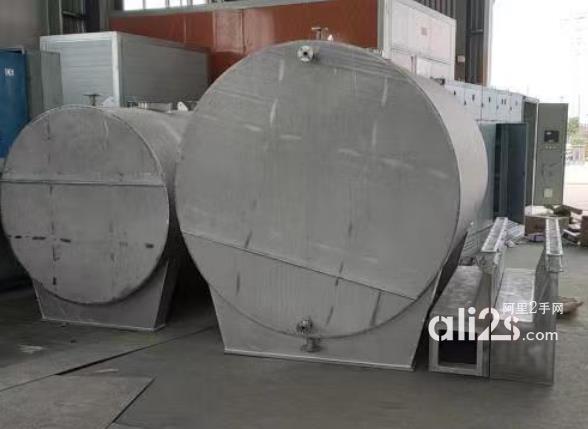 
304不锈钢卧式储罐，8000L，4000L，带呼吸阀，带液位计
